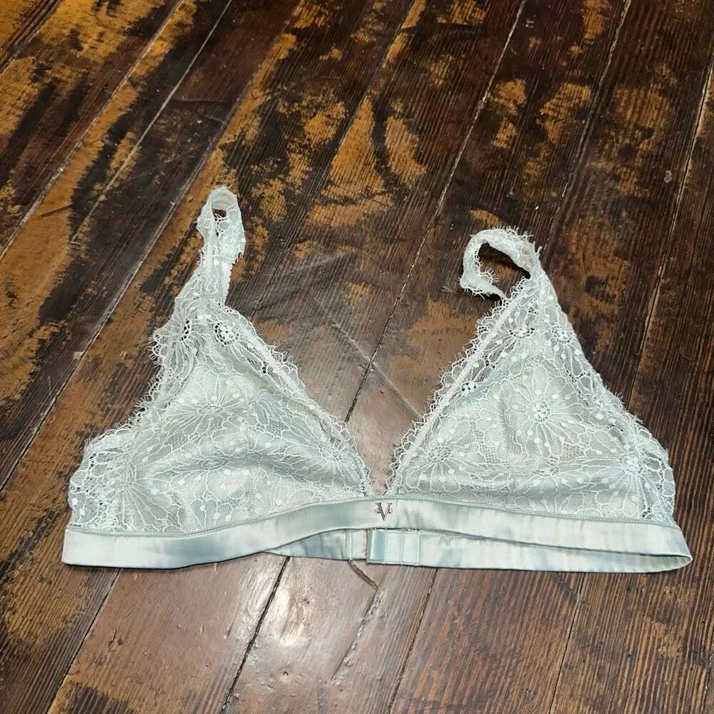 Victoria’s Secret M green lace wireless sexy bralette